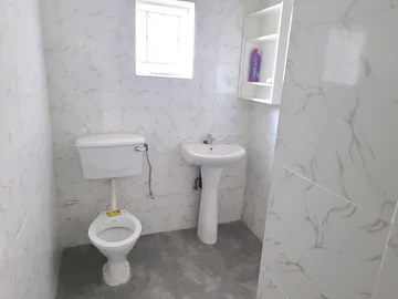 2 Bedroom Flat & Apartment