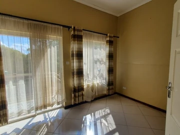 3 Bedroom Flat & Apartment