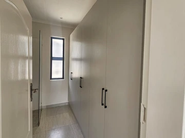 2 Bedroom Flat & Apartment