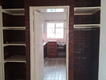 2 Bedroom Flat & Apartment