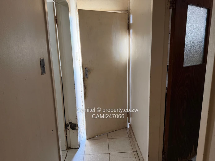 Avenues 1-Bed with sectional Deeds on ground floor Flat with Verandah & Parking (Sole Mandate)