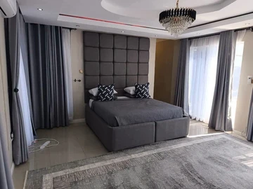 7 Bedroom House
