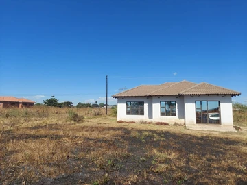 Charming 3-Bed Cottage on Expansive 2000 m² in Norton, Zimbabwe