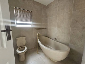 3 Bedroom Flat & Apartment