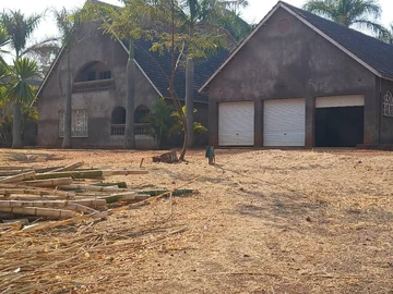 6 Bedroom House