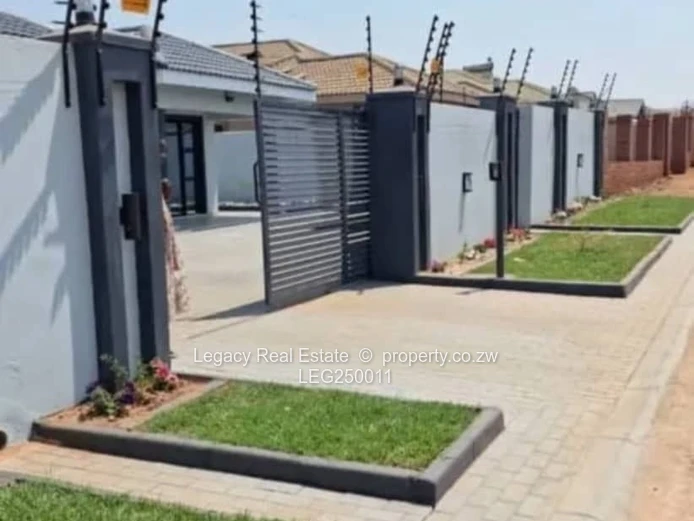 Stylish 4-Bed Townhouse Ashdown Park — Borehole & Modern Baths (Sole Mandate)