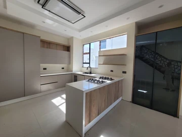 3 Bedroom Flat & Apartment