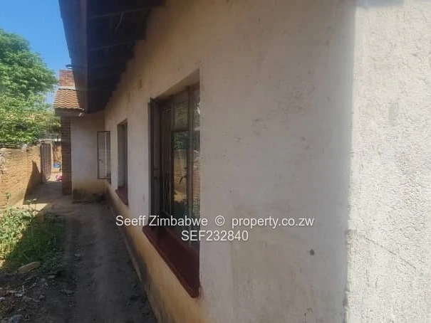  5-Bedroom Family Home in Budiriro!