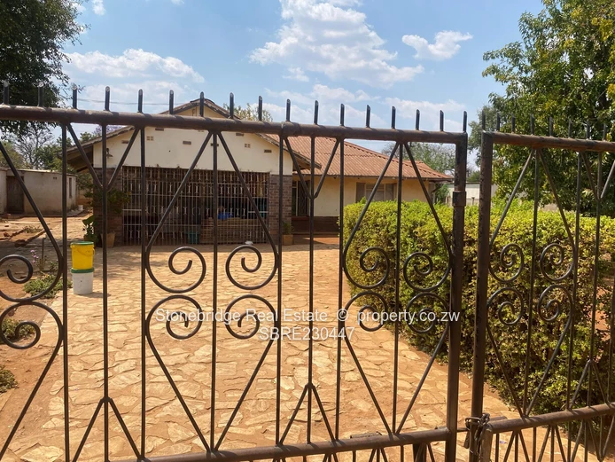 4 Bedroomed house for sale in Queenspark East