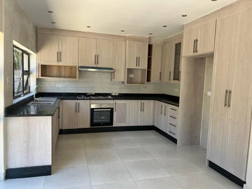 3 Bedroom Flat & Apartment