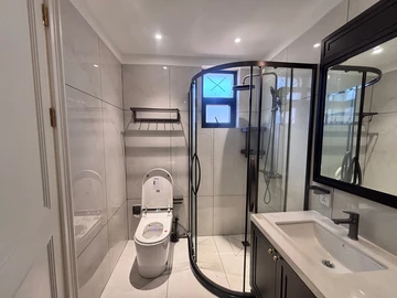 4 Bedroom Flat & Apartment