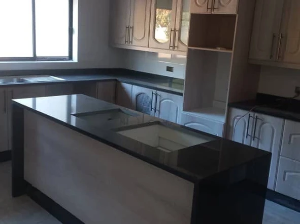4 Bedroom Flat & Apartment