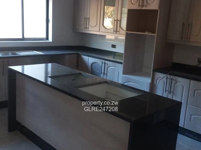 Mount Pleasant 4-Bed, 3-Bath Flat with Borehole