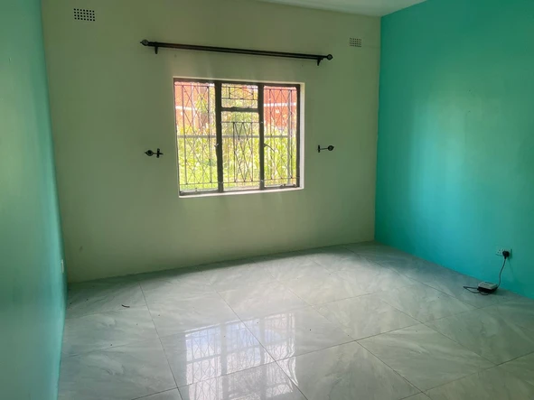 2 Bedroom Flat & Apartment