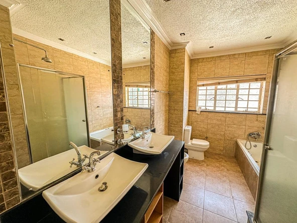 3 Bedroom Flat & Apartment