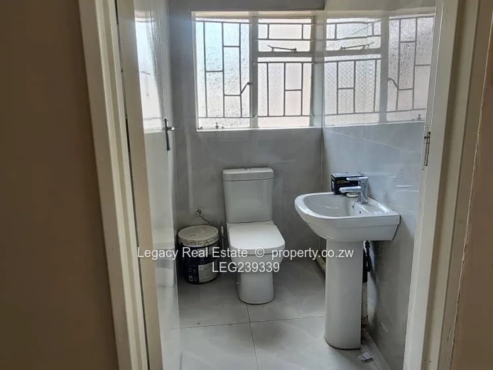 Westgate house to let | borehole & backup solar