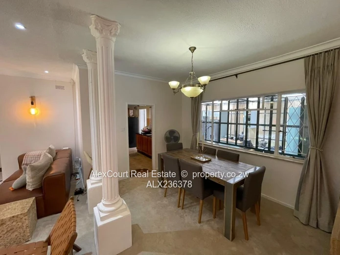 Beautifully Built House In Avondale West