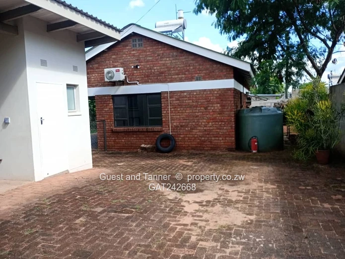 Beautiful Dual-Residence Property on 1,400sqm