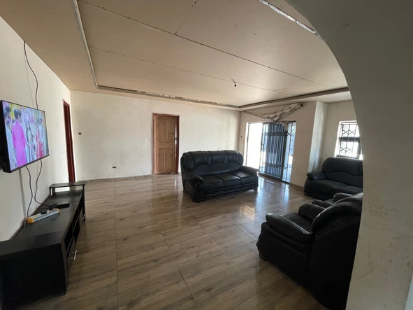 6 Bedroom House