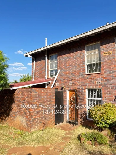 2 bed garden flat in Greystone Park