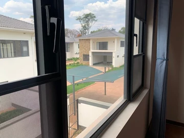 5 Bedroom Flat & Apartment