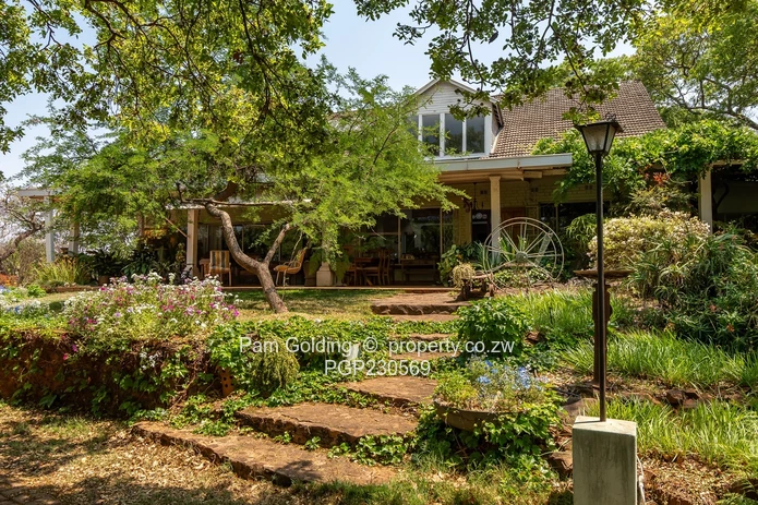 Family Oasis: A Beautiful Home with Country Vibes (Sole Mandate)