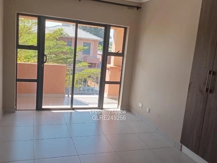 Spacious 4-Bed Vainona Apartment — Modern Kitchen & Borehole