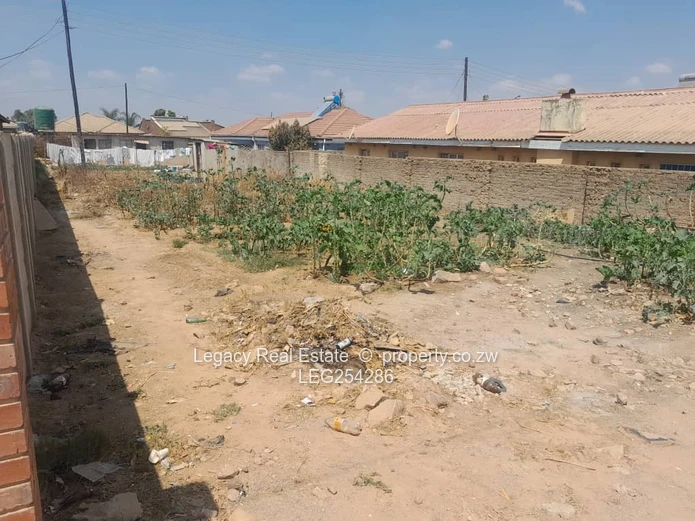 Serviced 300m² Stand in Damofalls — Tarred Road & Water