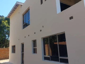 4 Bedroom Flat & Apartment