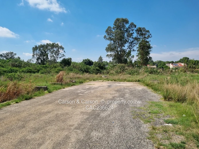 Fully serviced,  prime location... (Sole Mandate)