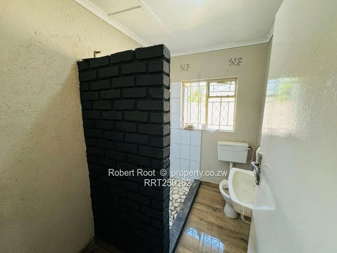 HOUSE FOR SALE in WATERFALLS PROSPECT (IDEAL FOR INVESTMENT) - TAKING NOSTRO