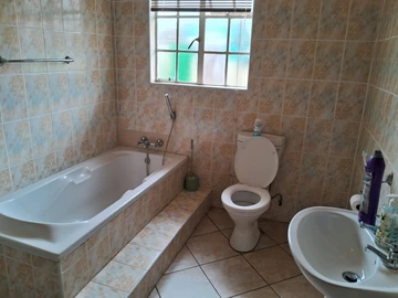 3 Bedroom Flat & Apartment