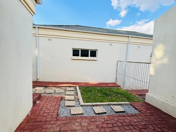 3 Bedroom Flat & Apartment