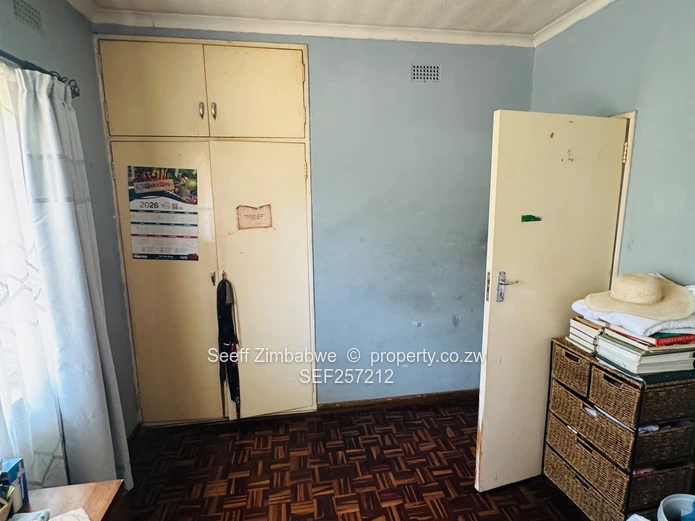 Solid 3-Bedroom Home on 5,423 sqm in Chadcombe (Sole Mandate)