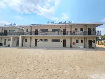 2 Bedroom Flat & Apartment