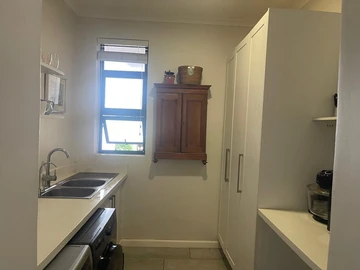 2 Bedroom Flat & Apartment