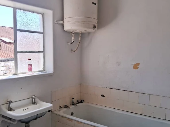 2 Bedroom Flat & Apartment