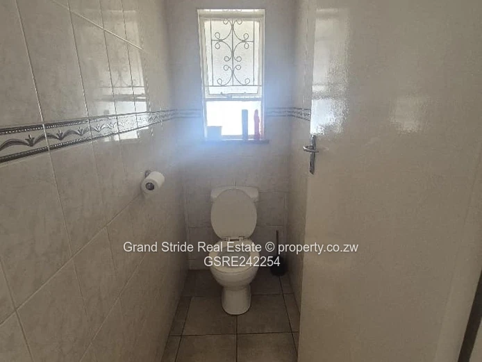 Commercial Property For Rent In Braeside