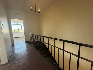 3 Bedroom Flat & Apartment