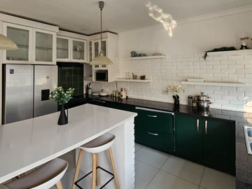 6 Bedroom House