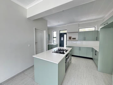 2 Bedroom Flat & Apartment