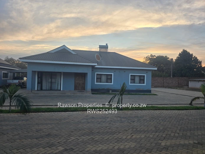 Parktown 3BR Townhouse Complex — Modern Kitchens & Paved Courtyard