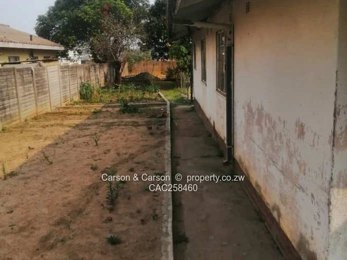 3-Bed Home in Highfield — Walled Garden, Garage & Verandah