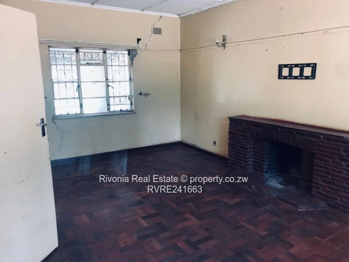 Spacious 4-Bed Home on 4065m² in Hatfield — Borehole