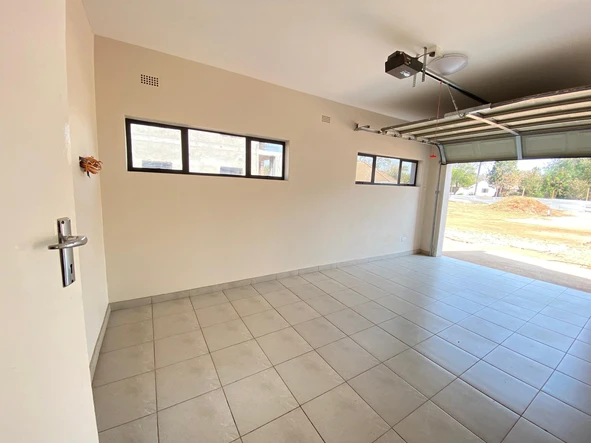 4 Bedroom Flat & Apartment