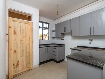 2 Bedroom Flat & Apartment