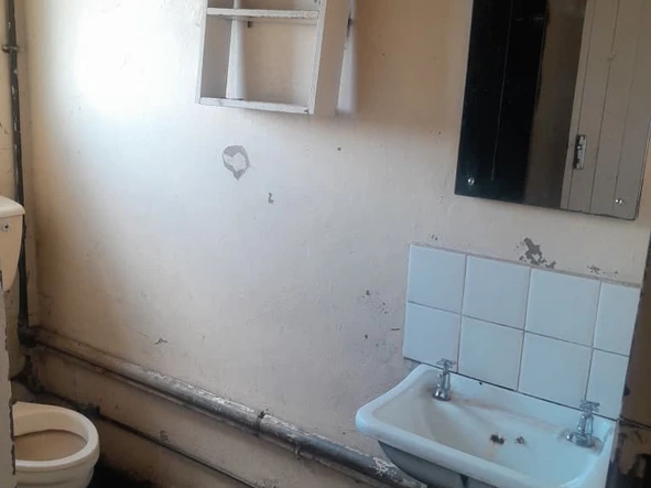 2 Bedroom Flat & Apartment