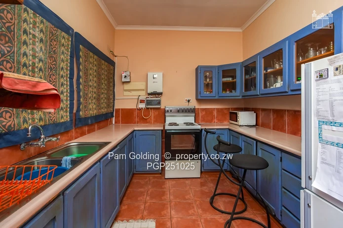 Charming Duplex Glen Lorne Apartment!!!