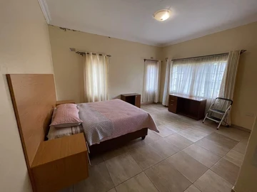 3 Bedroom Flat & Apartment