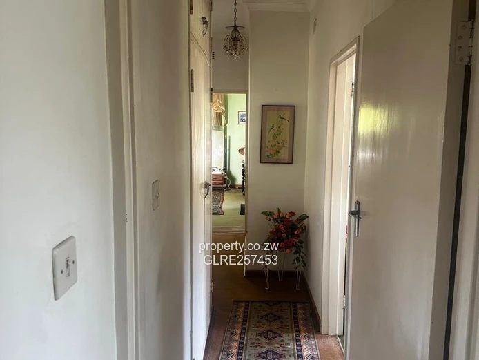 Vainona Family Home — 5BR, Pool & Balcony on 4666m²